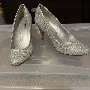 Women’s silver glitter pump size 7.5